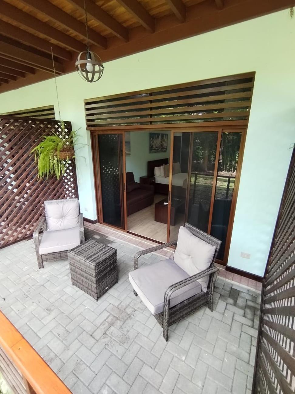 Bungalows Beachfront Hotel Пунта-Ува Экстерьер фото
