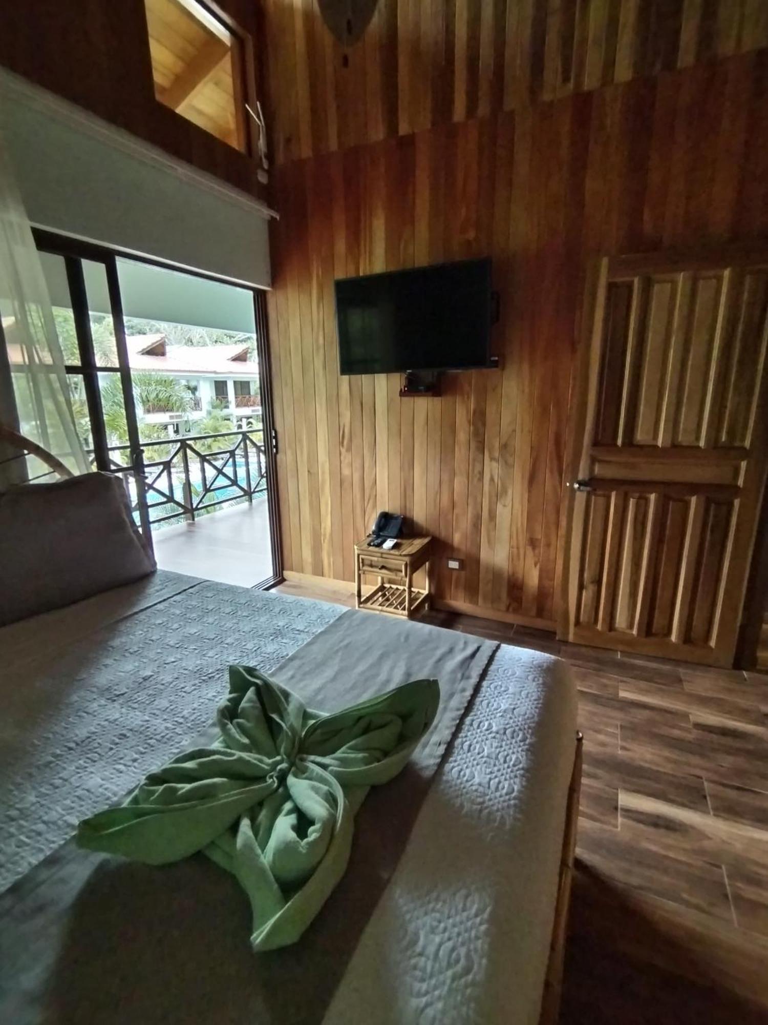 Bungalows Beachfront Hotel Пунта-Ува Экстерьер фото