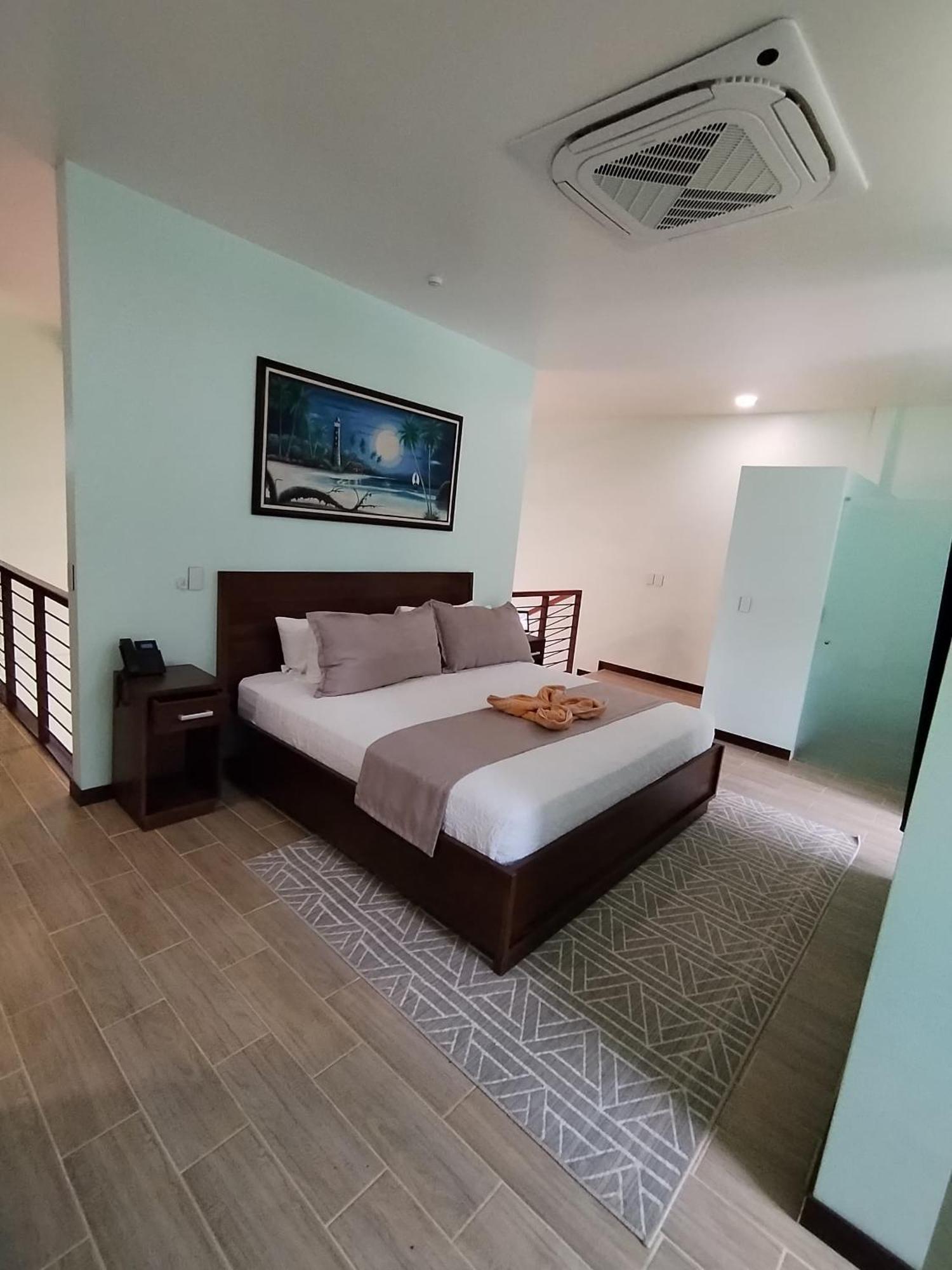 Bungalows Beachfront Hotel Пунта-Ува Экстерьер фото